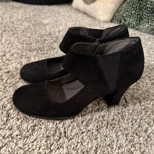 AEROSOLES Black Suede Heels